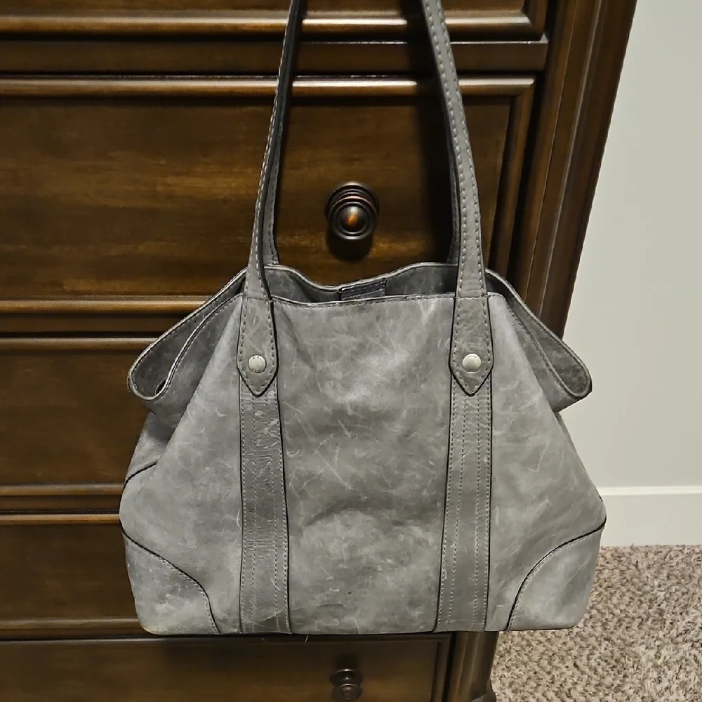Elegant Gray Leather Tote Bag - Picture 3 of 3